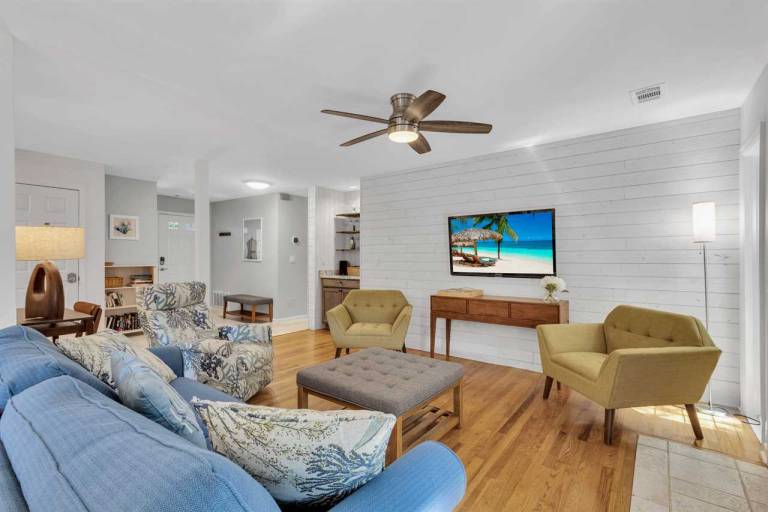 Fully equipped condo with yard, pool & grill | Pets allowed — photo 5