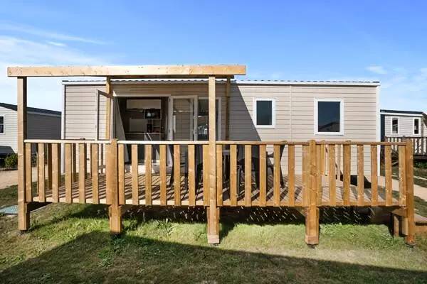 Wonderful mobile home with hot tub, BBQ & yard | Close to the beach | Pets allowed — photo 5