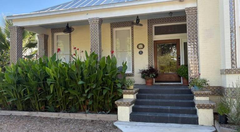 Fully equipped villa with terrace & BBQ | Next to Tower of the Americas | Perfect for remote work | Pets are welcome — photo 4