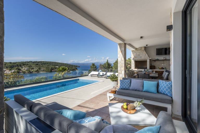 Family-friendly nice villa with yard, hot tub & private pool | Sea view | Pet-friendly — photo 3