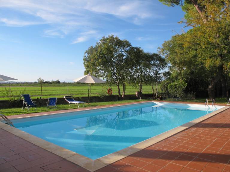 Child-friendly wonderful house with barbecue, private pool & yard | Dogs allowed — photo 4