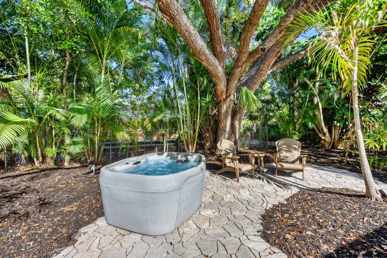 Coastal Cottage Escape Near Siesta Key Beach with Hot Tub - GRAND OPENING — photo 3