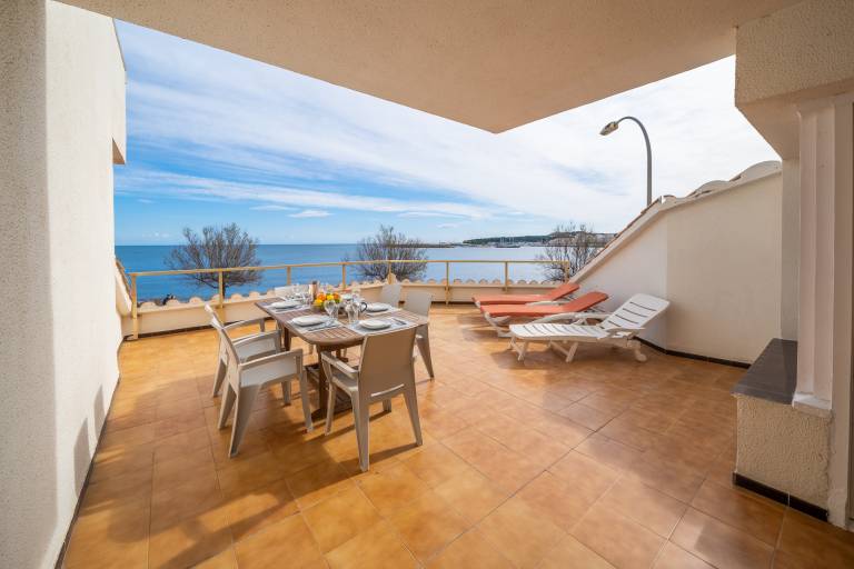 Apartment with terrace, pool & garden — photo 2