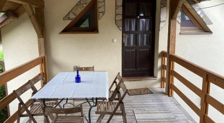 Rental apartment with BBQ, yard & terrace — photo 5