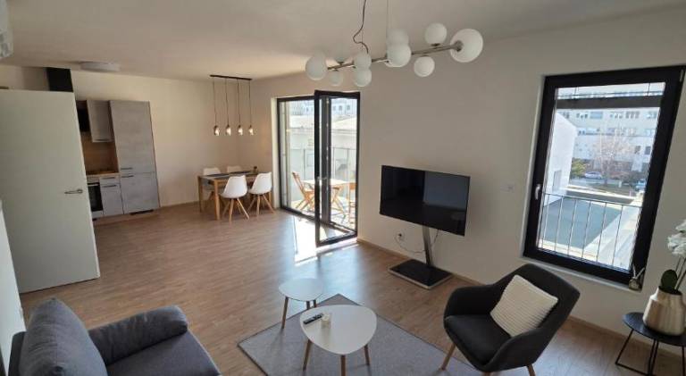 Haas Apartments Tower, 2 bedrooms, balcony and parking — photo 2