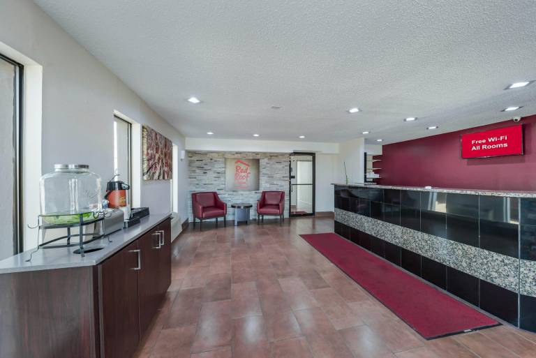 Red Roof Inn & Suites Denton — photo 4