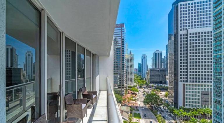Rental apartment with hot tub & pool | Near Bayfront Park | Suitable for remote work — photo 3