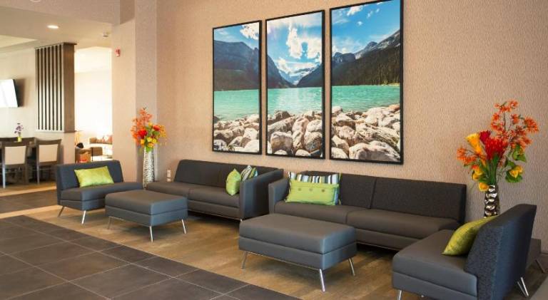 Wingate by Wyndham Calgary Airport — photo 2