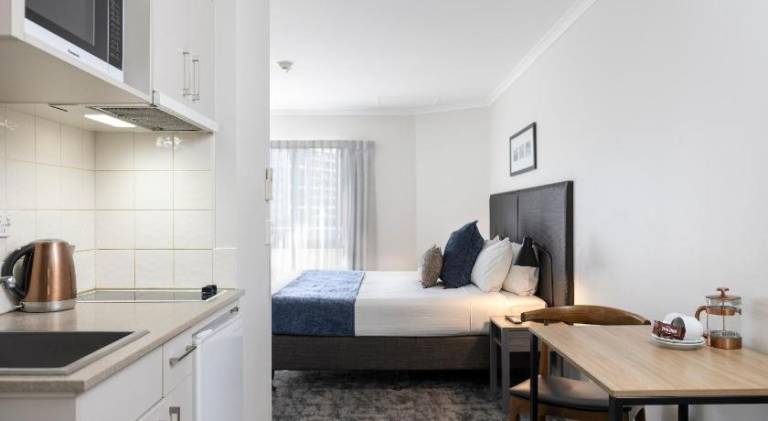 Child-friendly serviced apartment with terrace | Close to Saint Patrick's Cathedral | Good for workation | Pets are welcome — photo 4