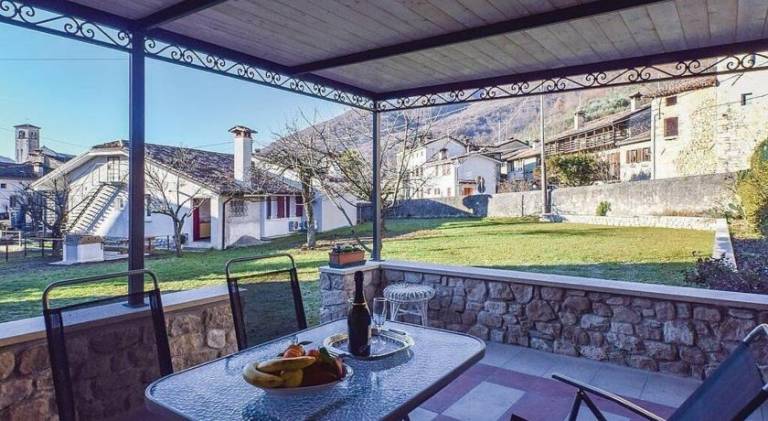 Vacation home with pool — photo 3