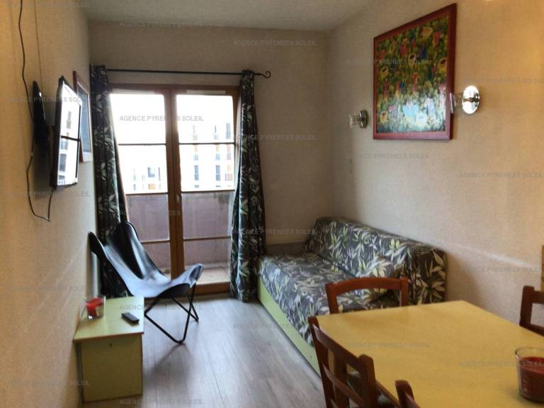 Ski-In/Ski-Out 2-Bedroom Apartment with Balcony and Parking in Foix