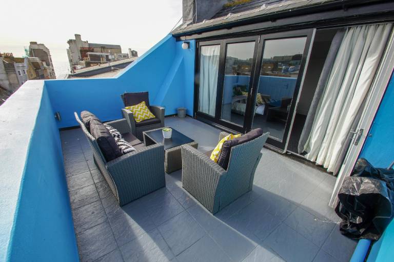 Vacation home with patio | Close to Brighton Palace Pier | Suitable for remote work — photo 3