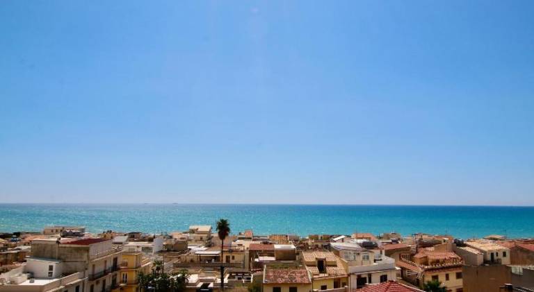 Sicilian Apt in Donnalucata-Sleeps 4- 2 Min Beach — photo 3