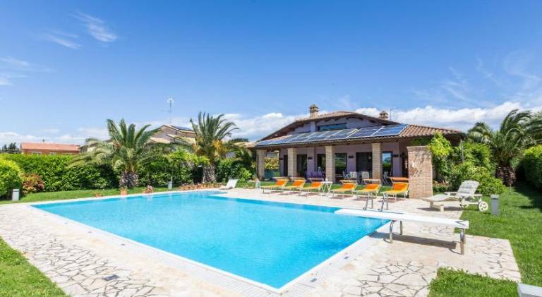 Villa with pool in Mondolfo