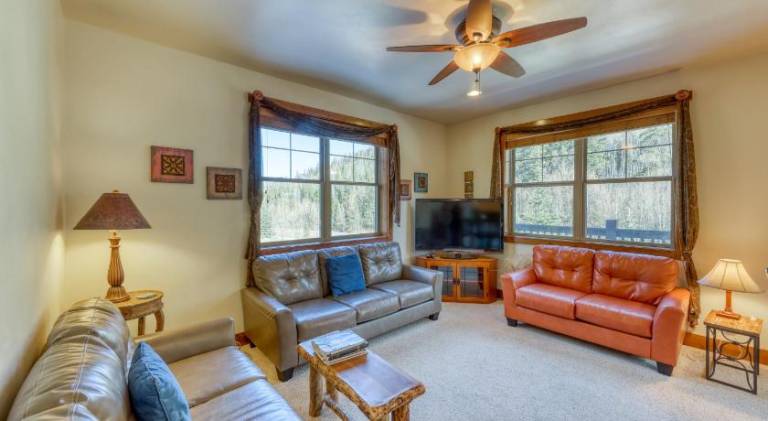 Vacation home with hot tub — photo 2