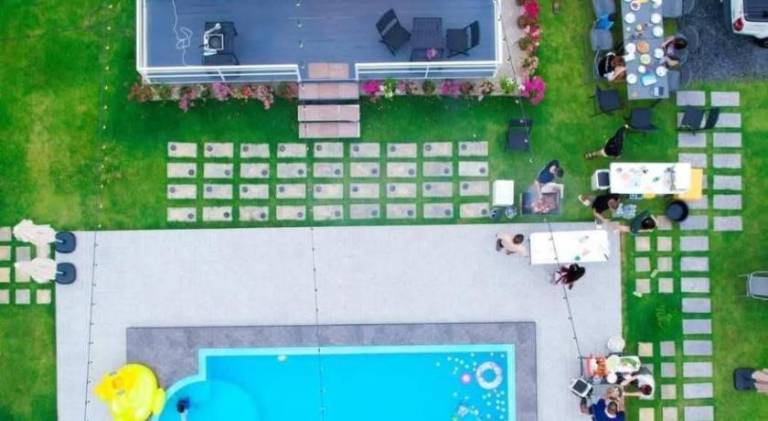 Vacation home with pool, yard & barbeque — photo 4