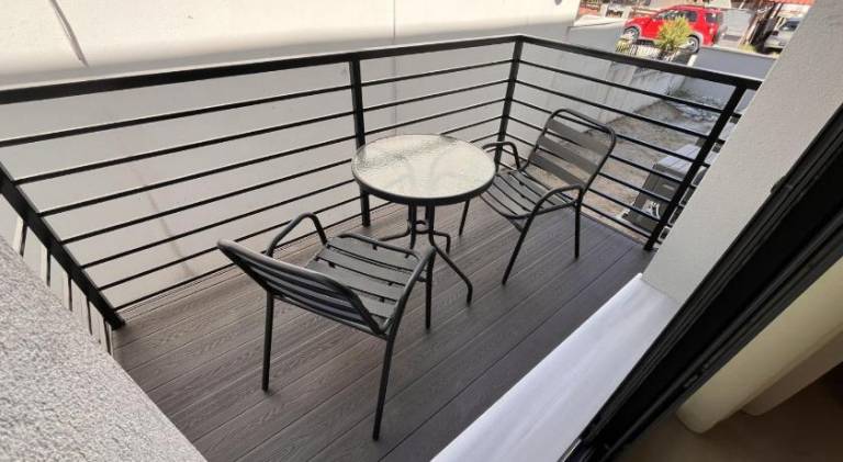 Serviced apartment with patio | Beach nearby | Pets are welcome — photo 4