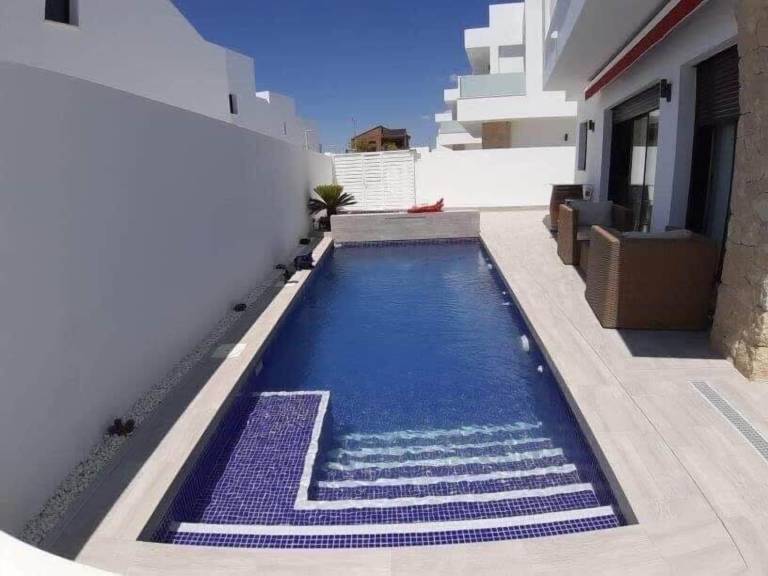Villa Los Montesinos