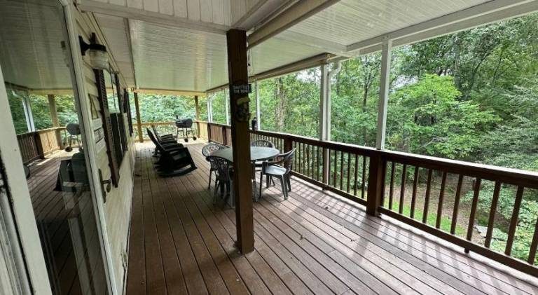 Vacation home with hot tub | Pet-friendly — photo 3