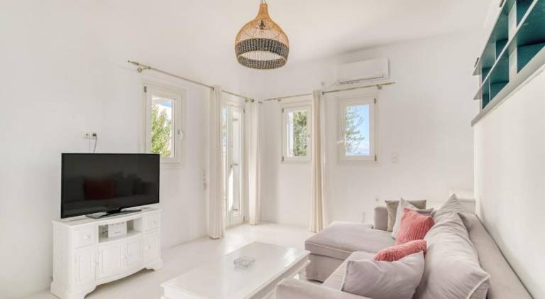 Villa Zeos - Cycladic house close to the beach in Paro