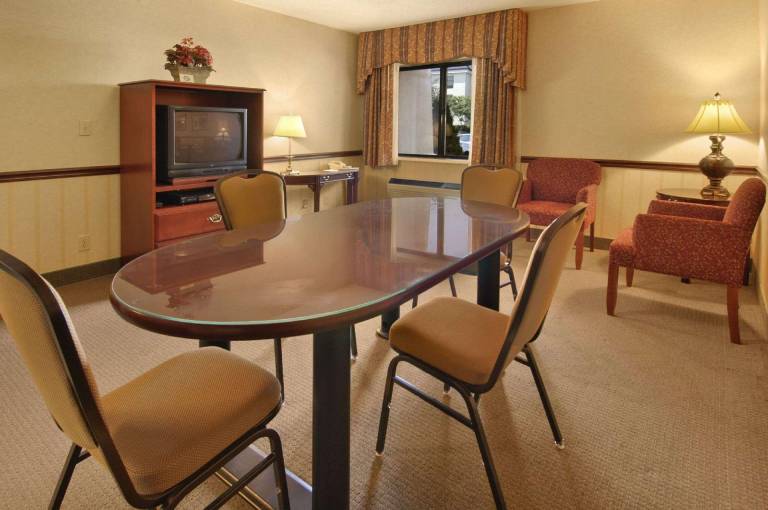 Baymont by Wyndham Corydon — photo 3