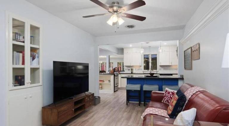 Ample villa with pool | Pets are welcome — photo 2