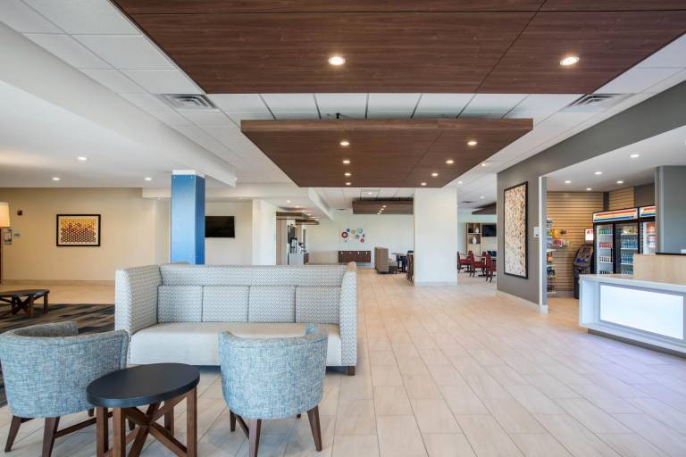Holiday Inn Express & Suites Ludington By IHG — photo 2