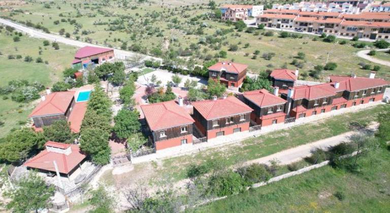 Vacation home with terrace, BBQ & private pool | Perfect for remote work | Pet-friendly in Cuenca
