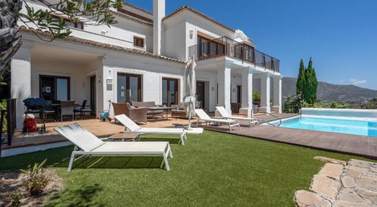 Luxury Modern 5BR Villa - Infinity pool & Panoramic sea views in Benahavis