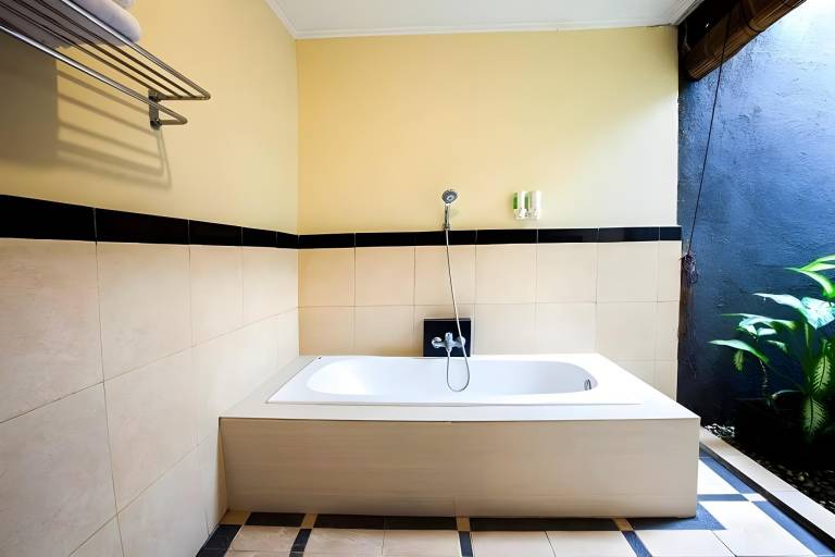 Villa with pool & hot tub — photo 4