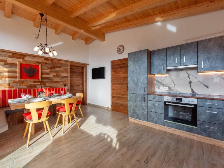 Rental apartment with terrace & yard — photo 3