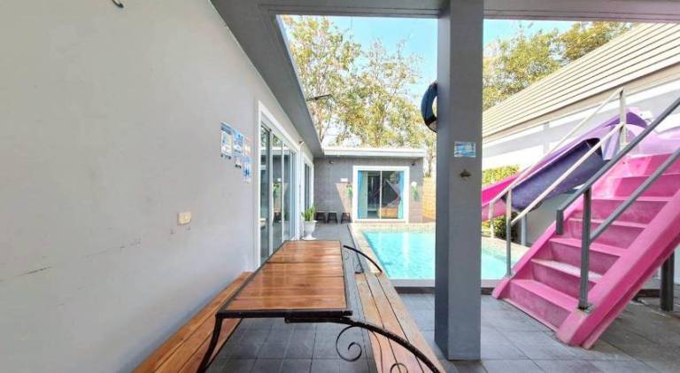 Villa with pool — photo 5