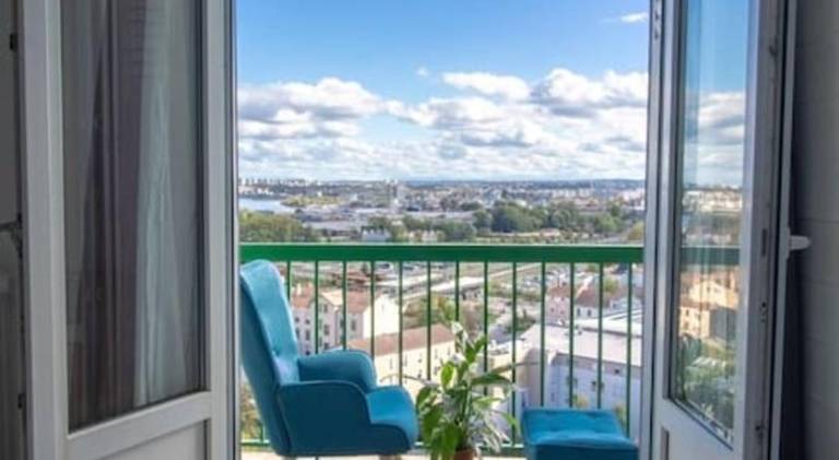 Fully equipped nice rental apartment with terrace | Suitable for remote work | Pets allowed in Venissieux