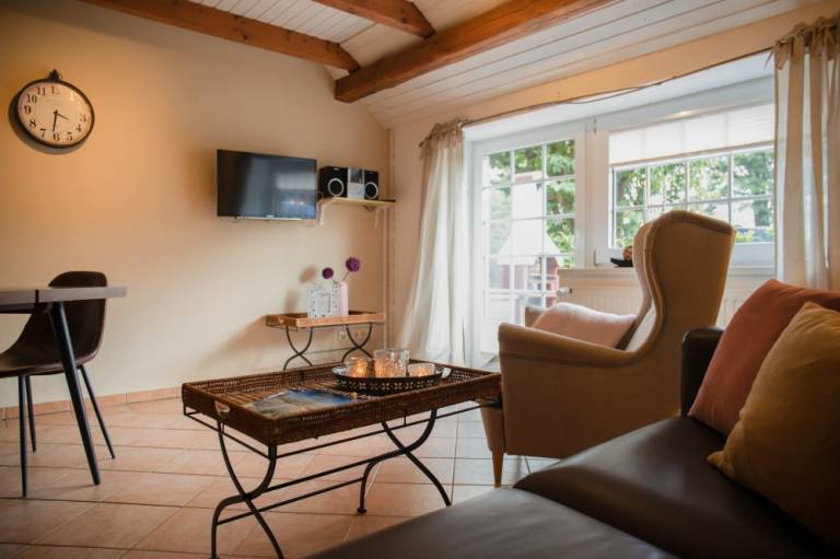 Child-friendly wonderful rental apartment with terrace, barbeque & yard | Water view | Pets are welcome — photo 3