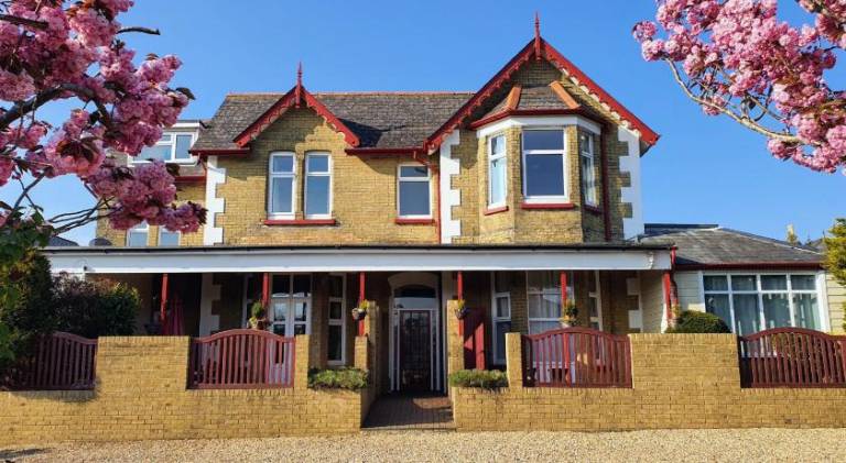 Holiday apartment with 3 rooms for 6 persons in Shanklin