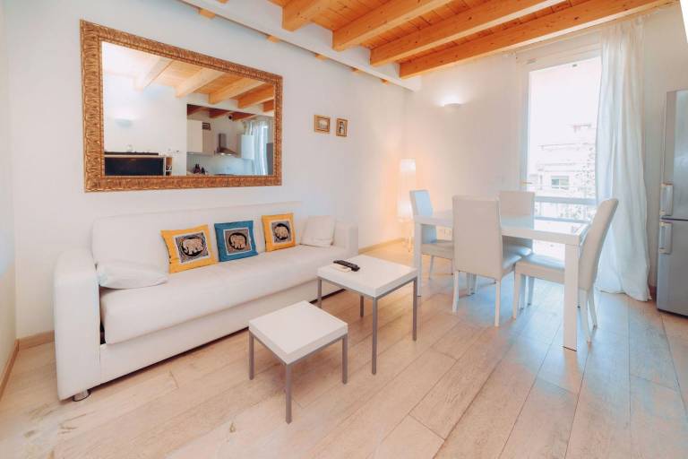 Rental apartment with yard & terrace — photo 2