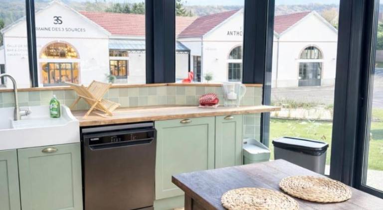 House with 5 rooms for 12 persons in Reims