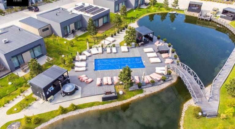Apartment with pool & jacuzzi — photo 3