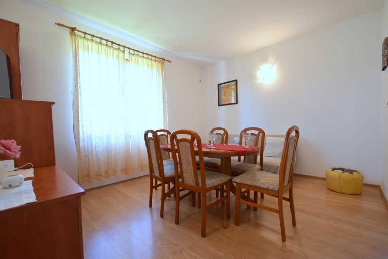 Holiday apartment with barbeque & patio — photo 5