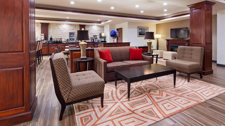 Best Western Granbury Inn & Suites — photo 2