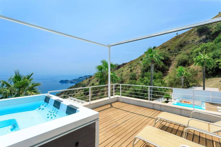 Villa with grill, private pool & garden — photo 3