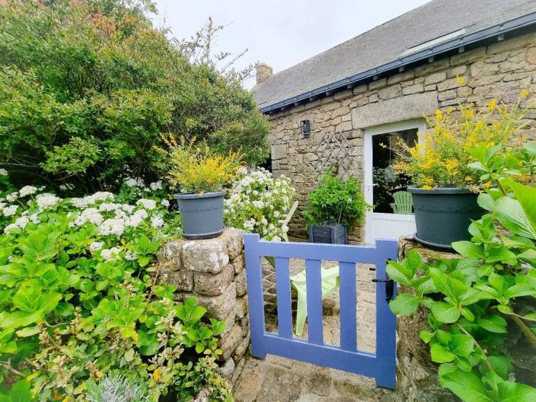 Fully equipped gite with garden, grill & patio | Garden view | Pets allowed — photo 2