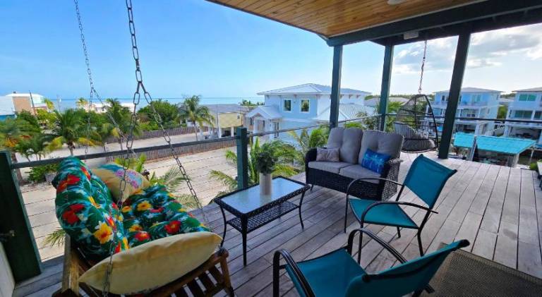 Vacation home with jacuzzi & pool — photo 4