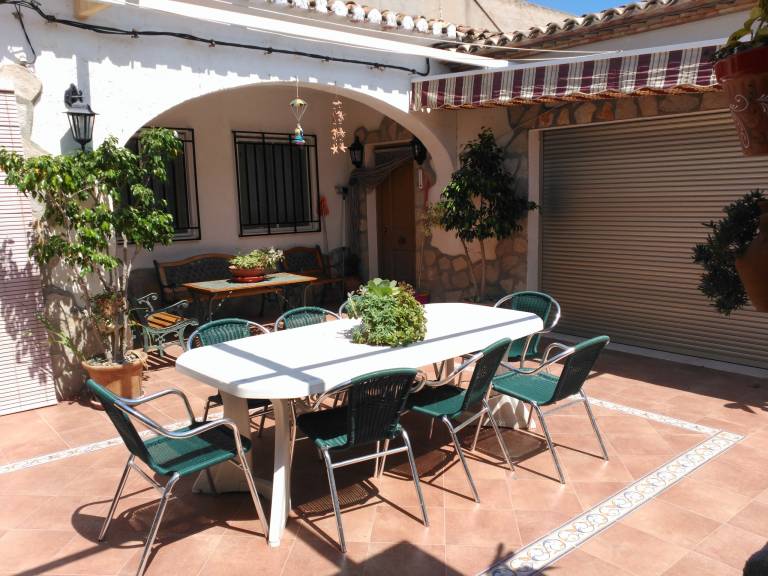 House with barbecue, patio & garden — photo 4