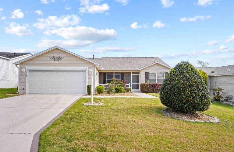 House with garden, grill & terrace | Garden view in Lady Lake, FL