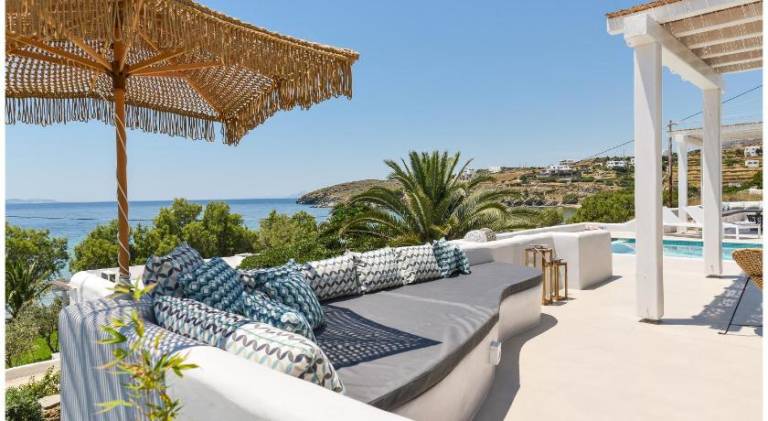 Villa with pool, patio & garden — photo 4