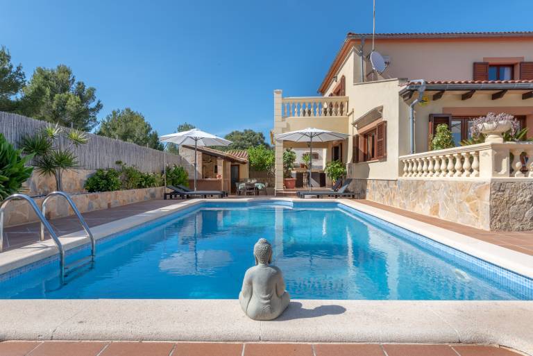 Air-Conditioned Country House with Wi-Fi, Pool, Garden, Terrace & Balcony — photo 2