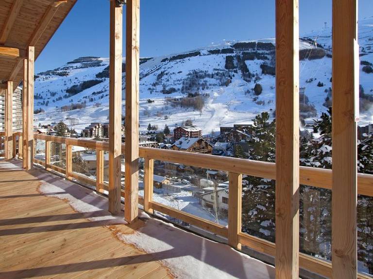 Fully equipped chalet with jacuzzi | Mountain view | Next to the ski | Pets are welcome — photo 4