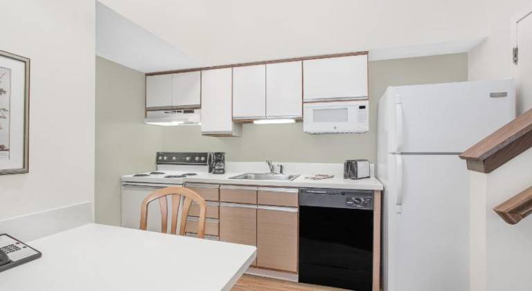 Hawthorn Extended Stay by Wyndham Green Bay — photo 4
