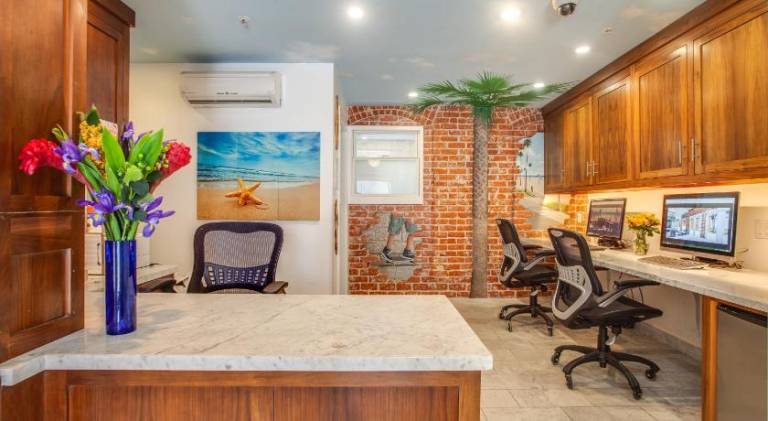 Venice Breeze Suites — photo 5
